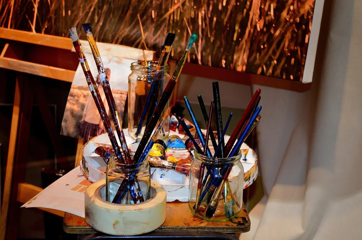 How to Plan a First Community Art Workshop: Venue, Materials, and Sign-Up Checklist
